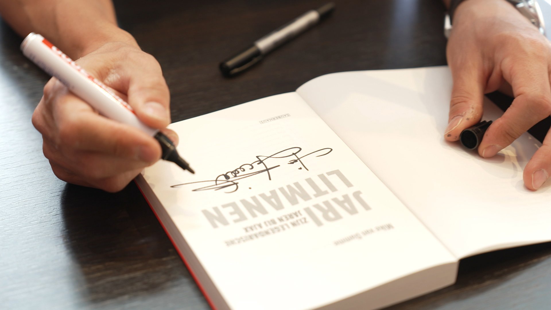 Signeersessie Jari Litmanen