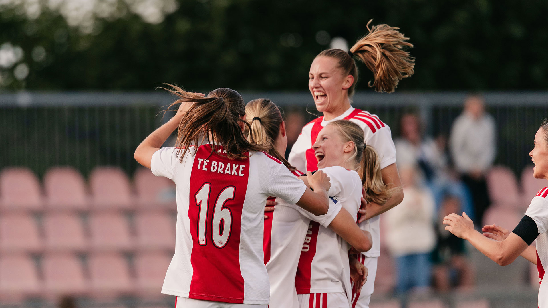 Ajaxvrouwenwinst1920