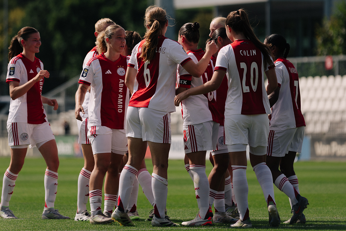Ajax Vrouwen ADO4