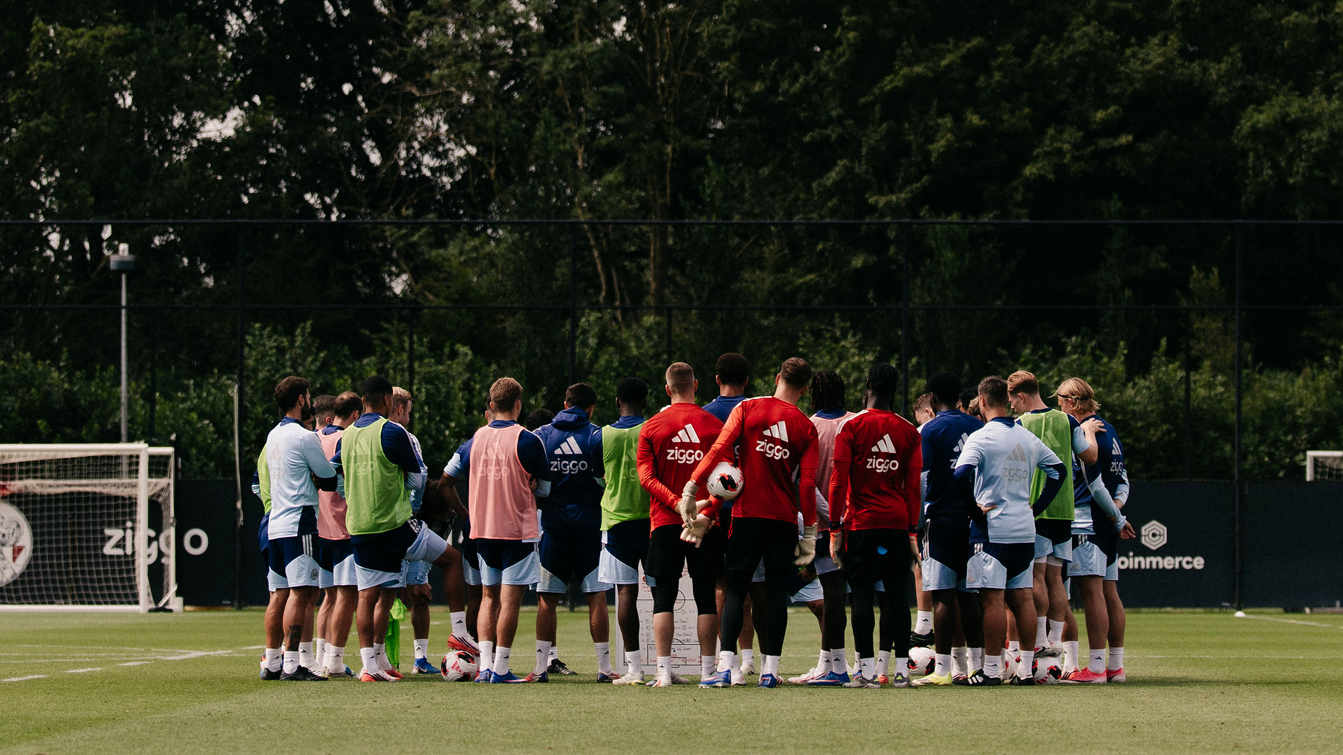 Matchday-1: Trainen in Amsterdam voor vertrek naar Servië
