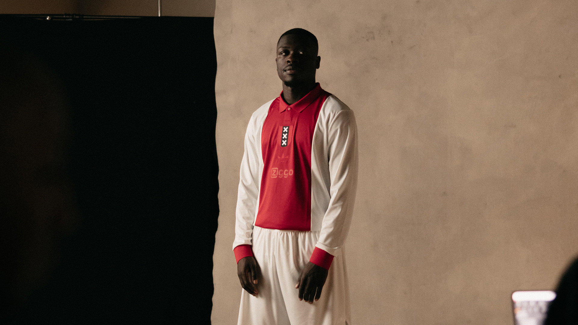 Header Brobbey Extra Shirt 1920