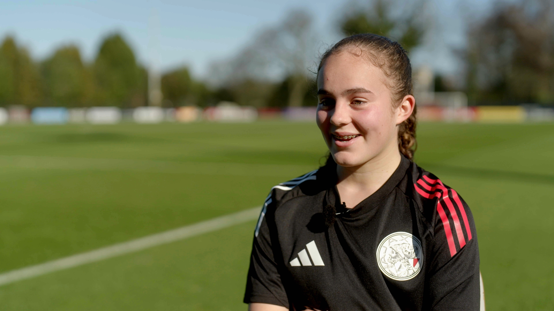 Van Dijk over debuut bij Ajax Vrouwen: 'Had geen spanning, ging wel prima'