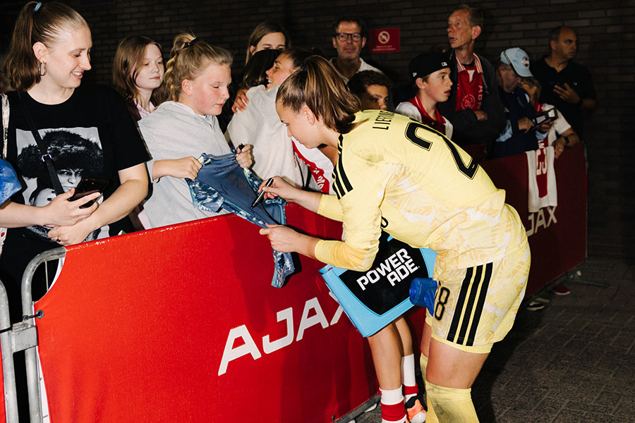 Eindajaxvrouwen2