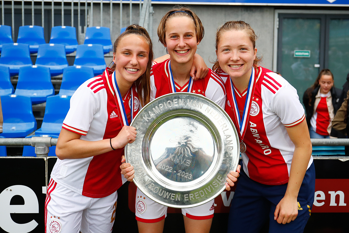 Jonna Van De Velde100 15