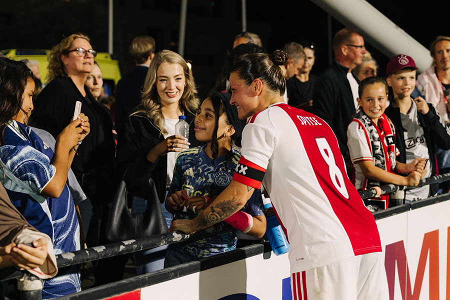 Eindajaxvrouwen3
