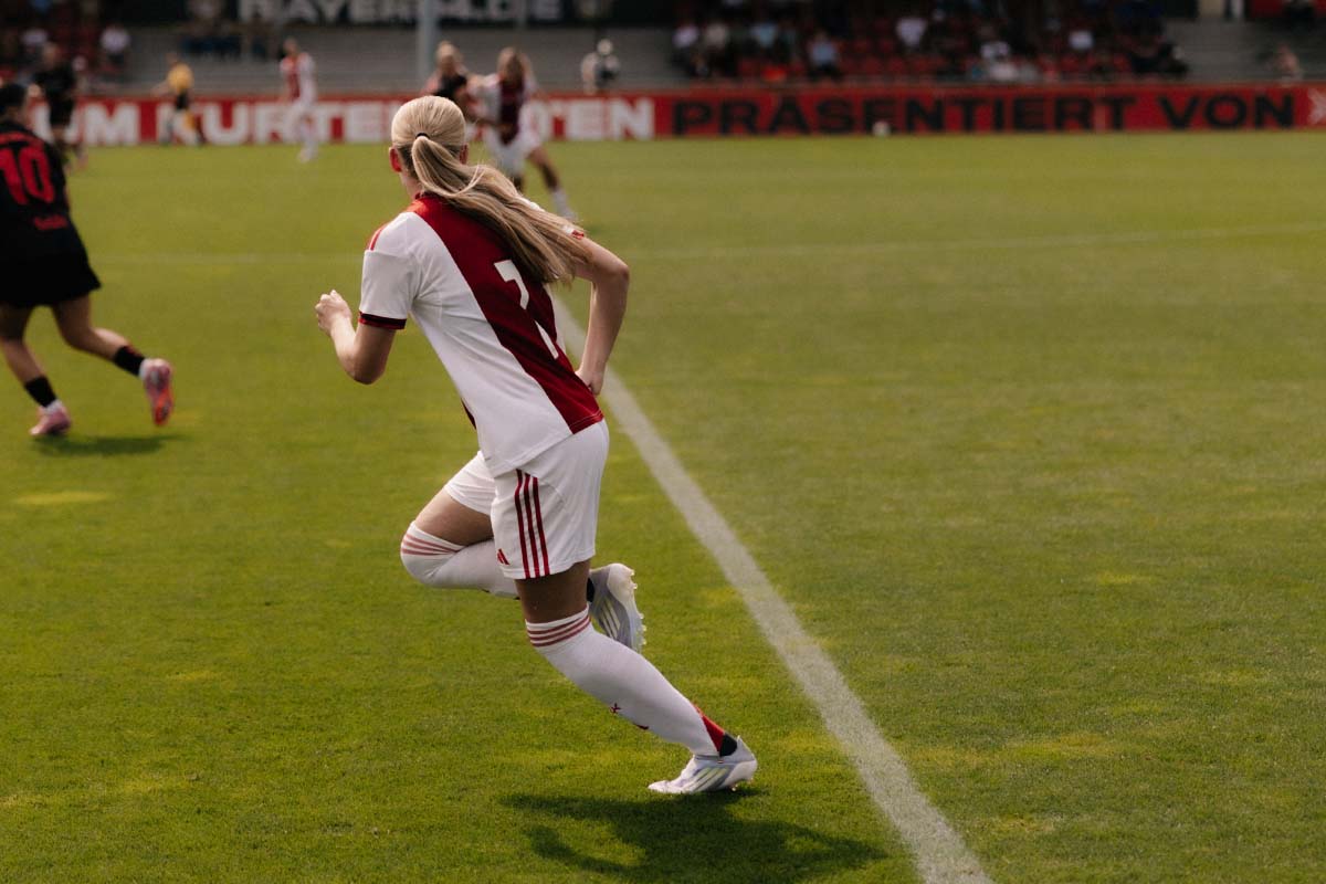 Leverkusen Ajax Derks