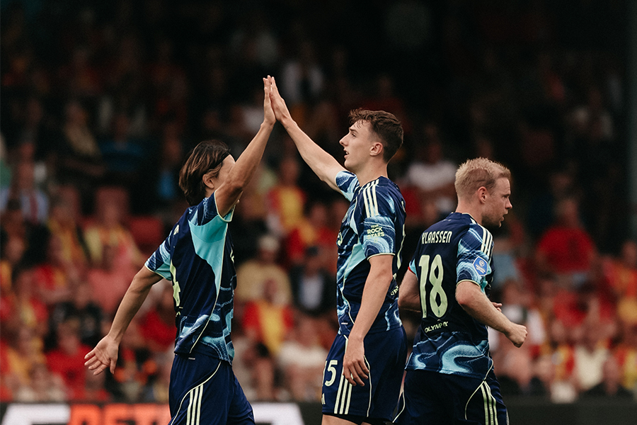 High Five Itakura En Baas