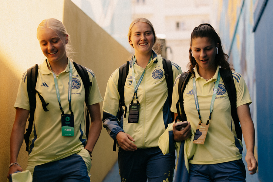 Aankomstajaxvrouwenestoril