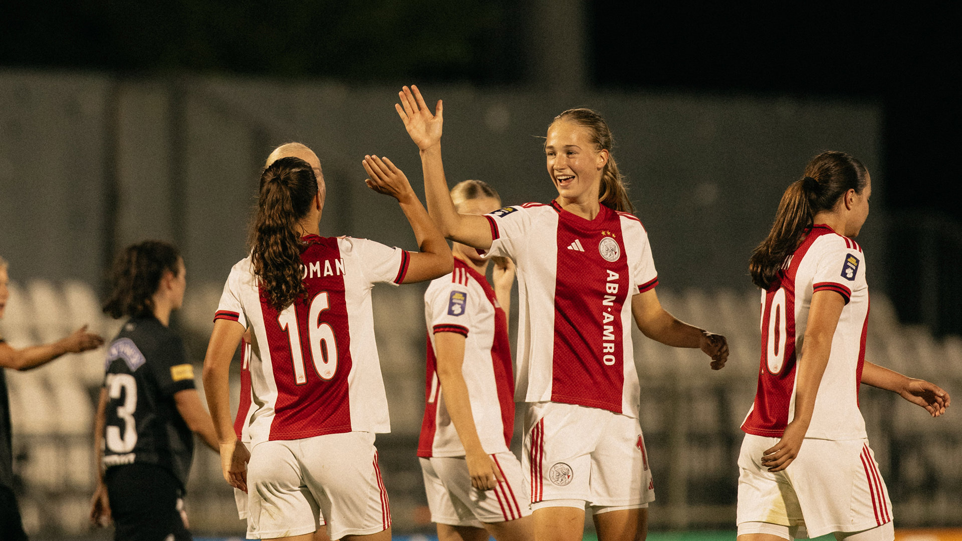 Ajaxvrouwenvieren1920