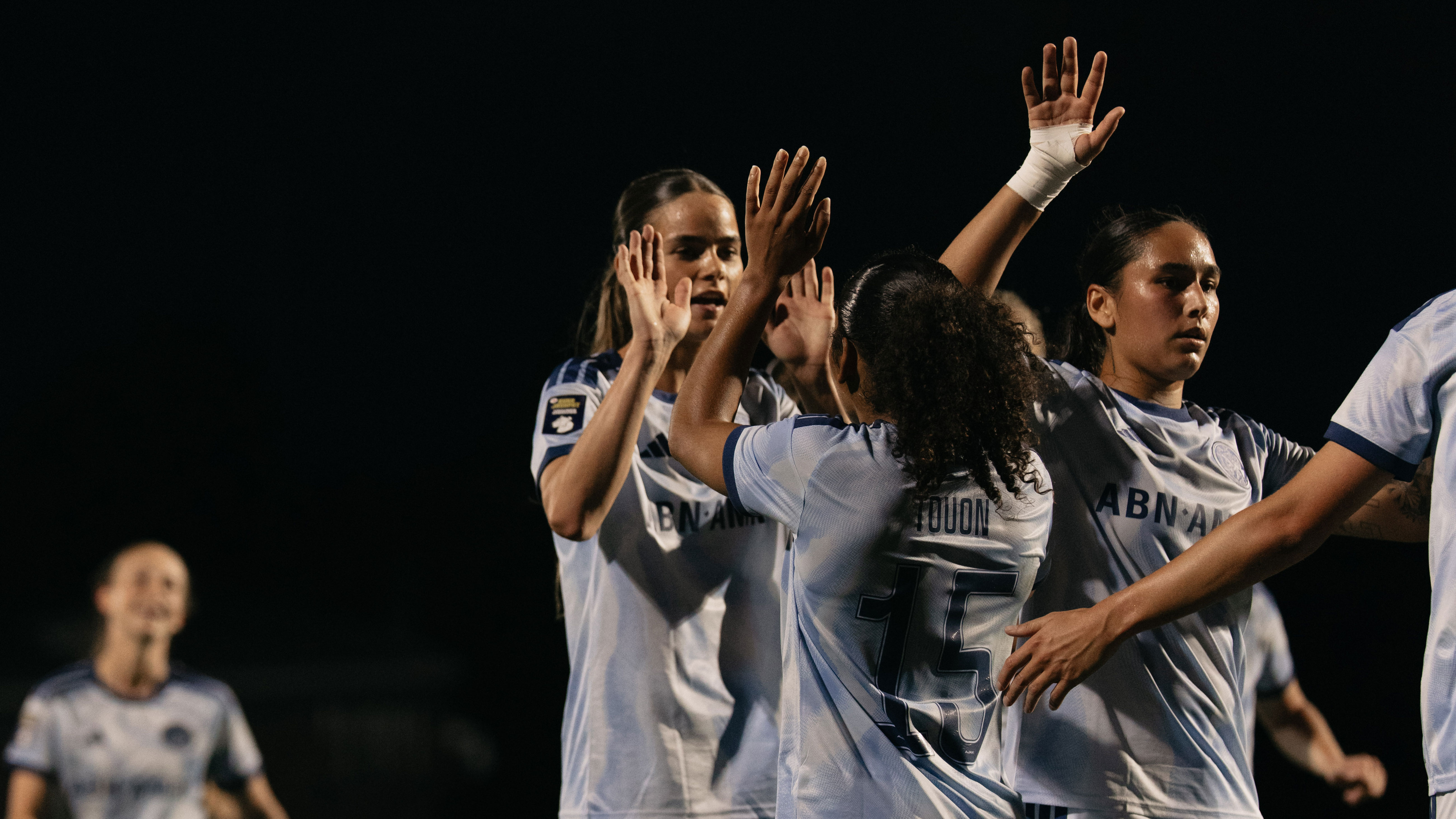 Highlights | Ajax Vrouwen vermorzelen WFC Aktobe op de Toekomst