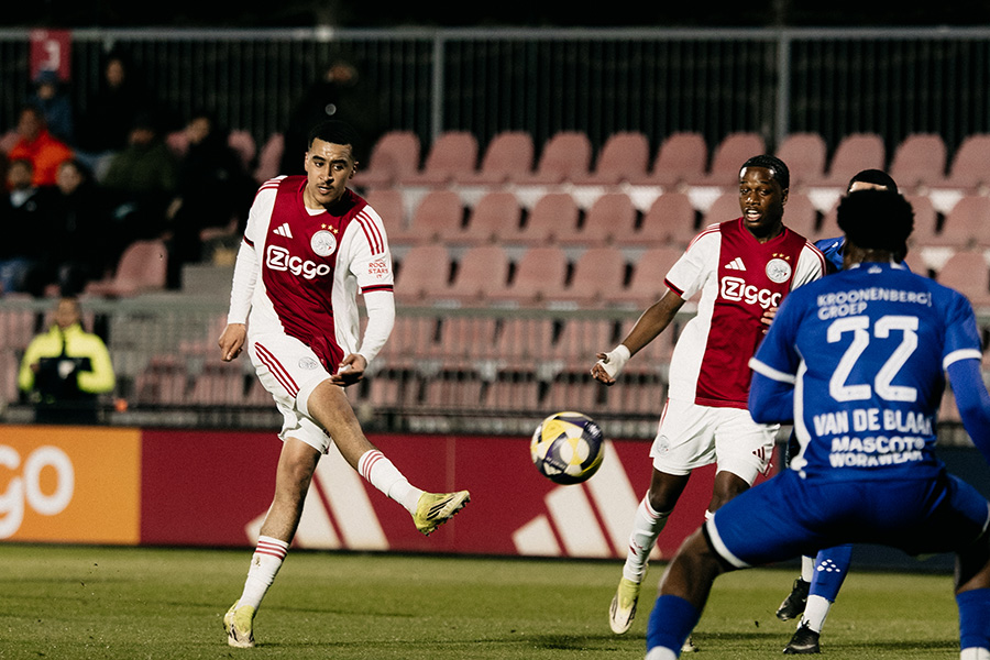 Jong Ajax Almere 9