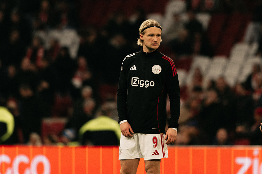 Dolberg Warm Up