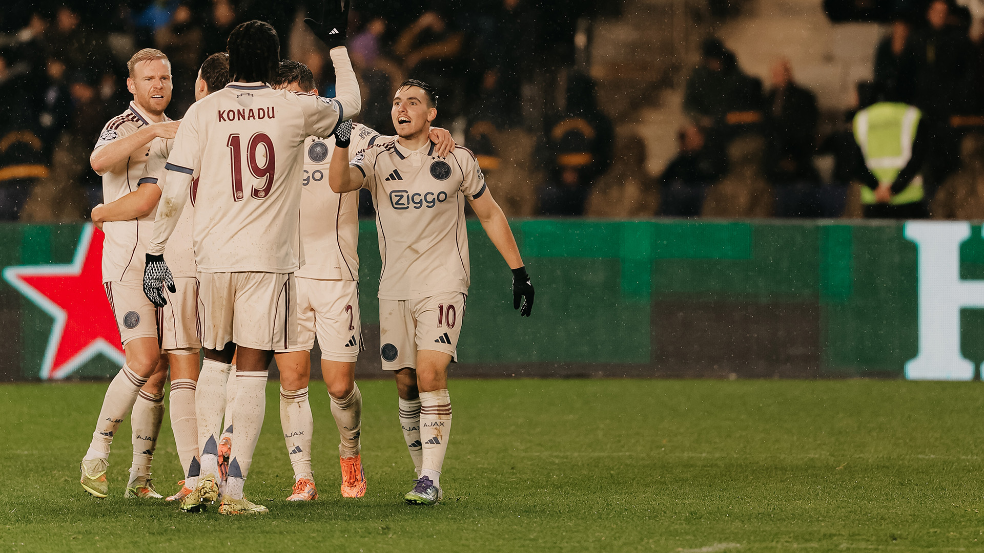 Highlights Qarabağ FK - Ajax | Sterke eindsprint in Baku