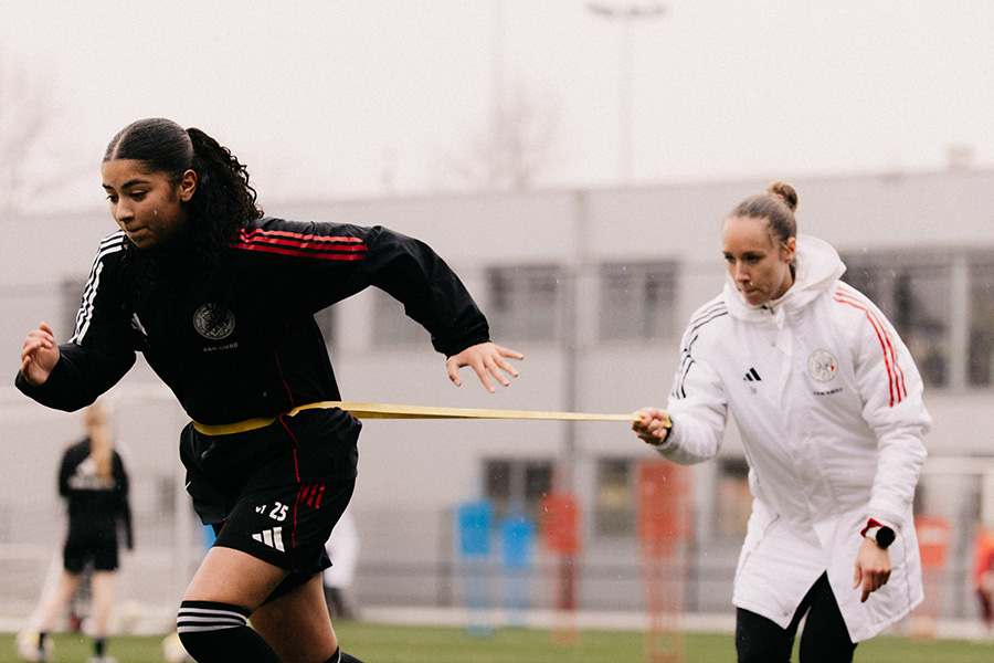 Training Ajax Vrouwen 17
