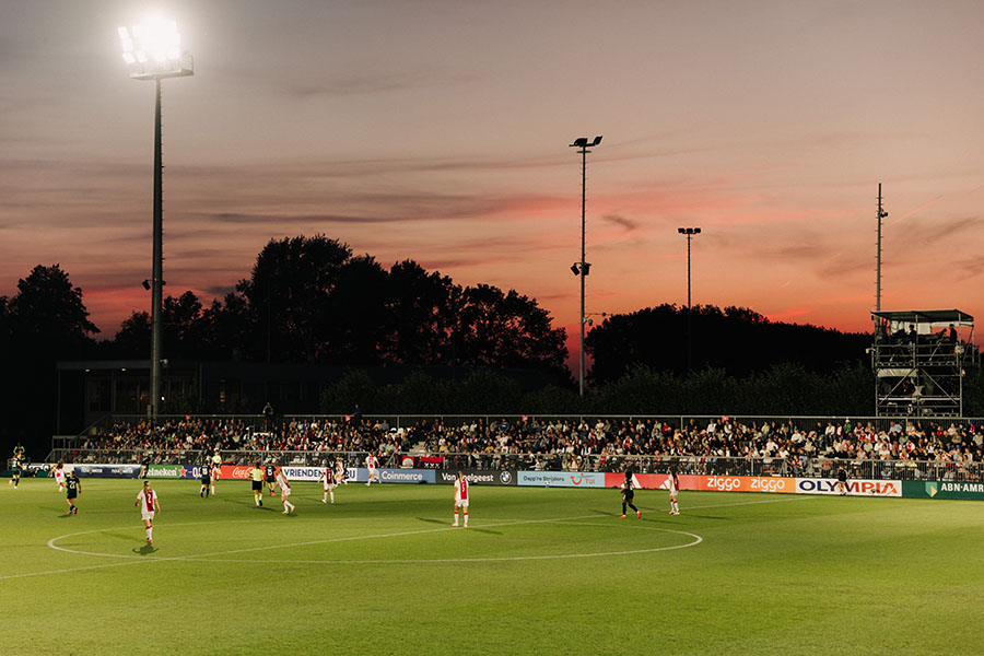 Eindajaxvrouwen1