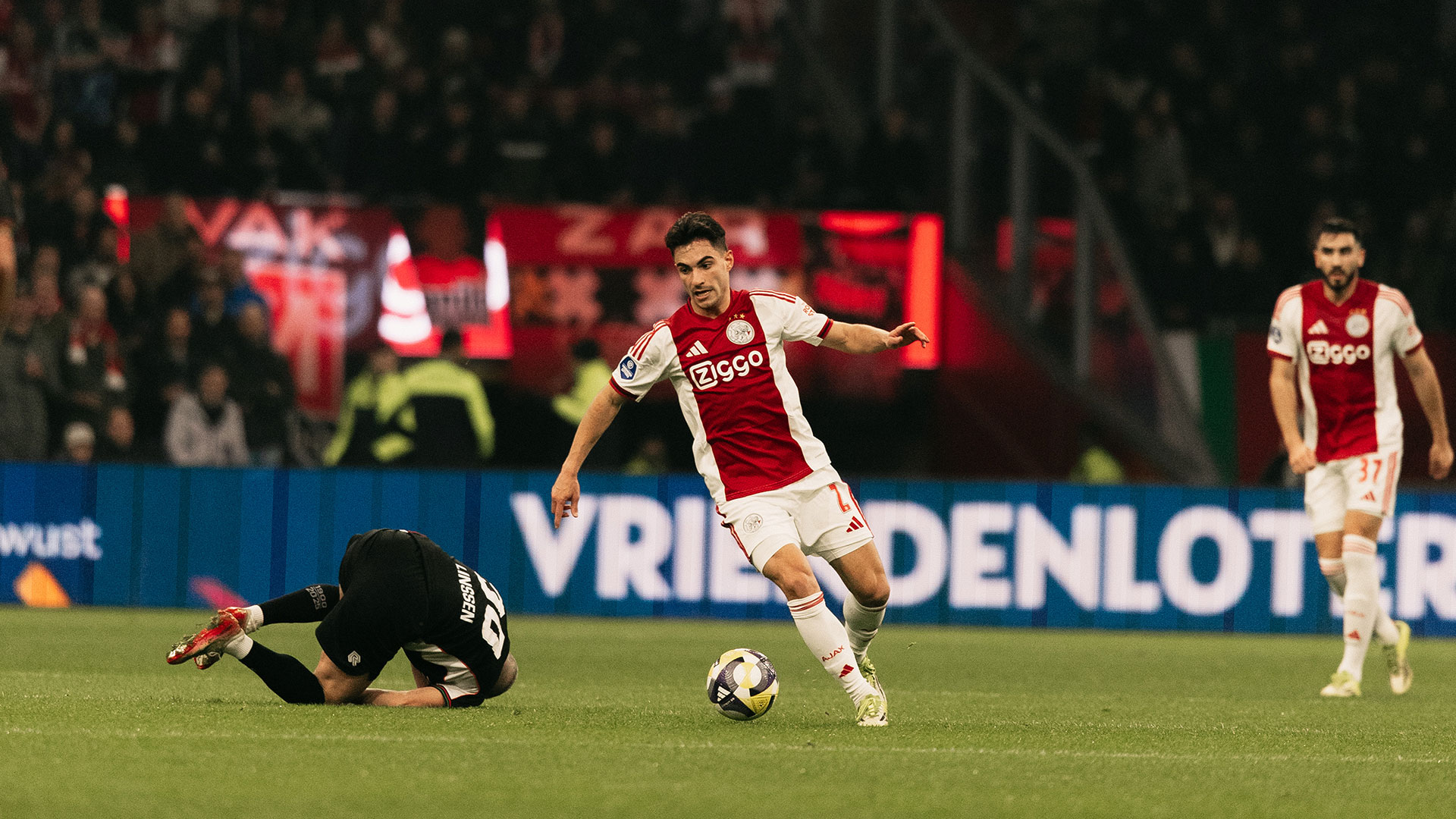 Ajax - NEC eindigt gelijk