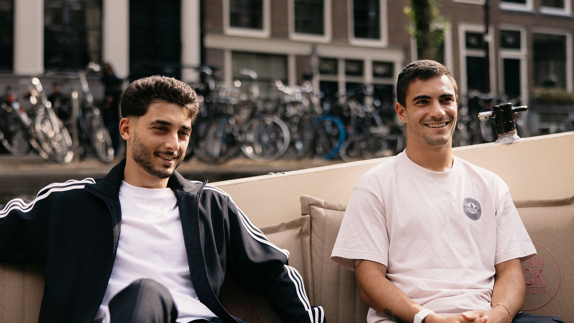 Moro & Rosa varen door Amsterdam: 'Krijg kippenvel van de Champions League'