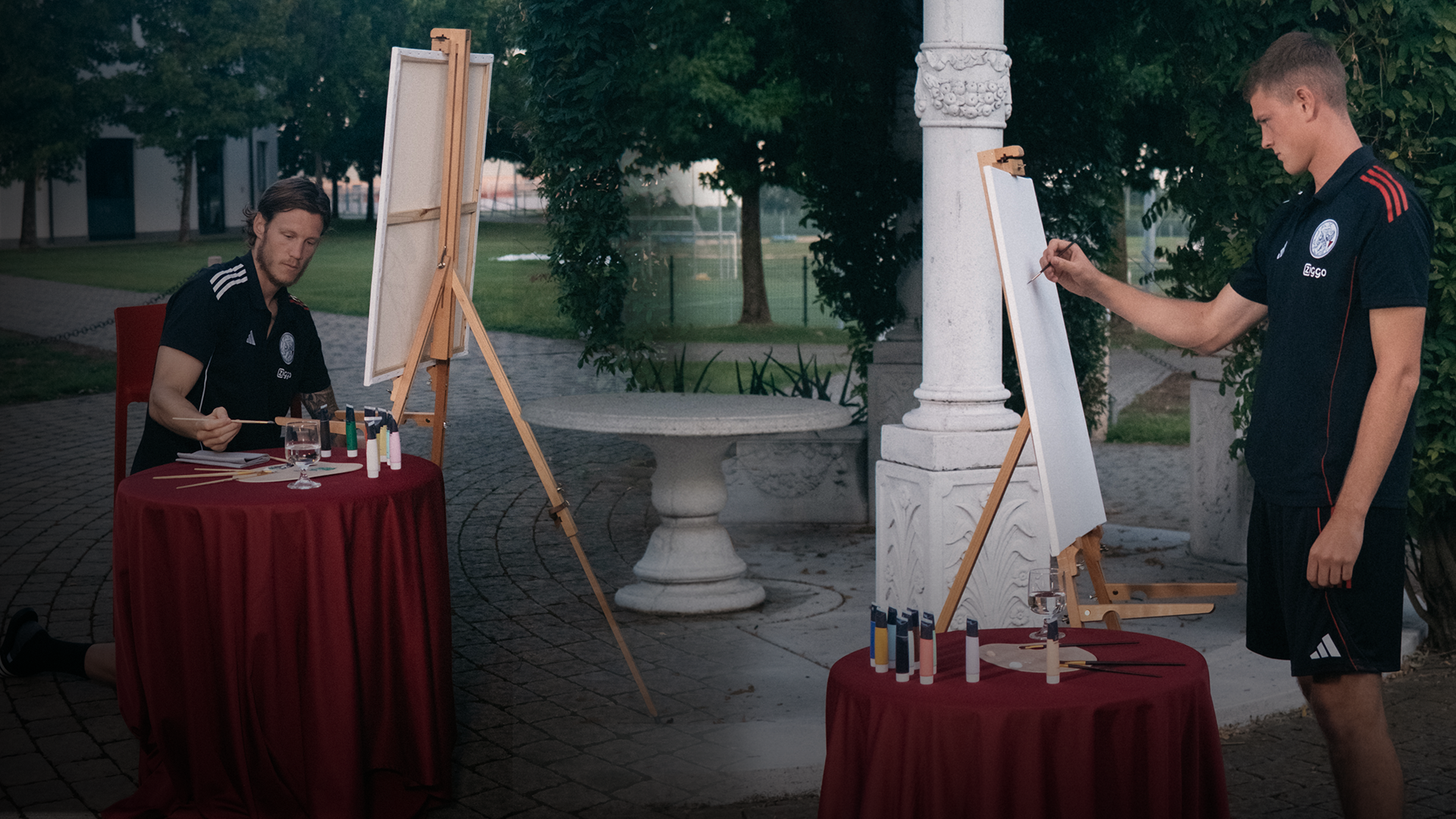 Schilderen met Weghorst en Janse: 'Mooi kuifje, mooie glimlach'