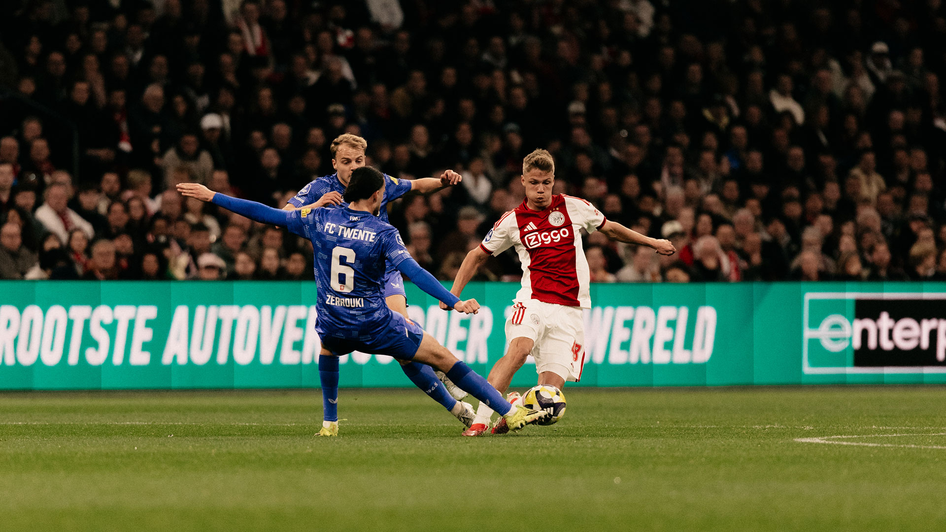 Luister naar Ajax - FC Twente via Ajax Radio