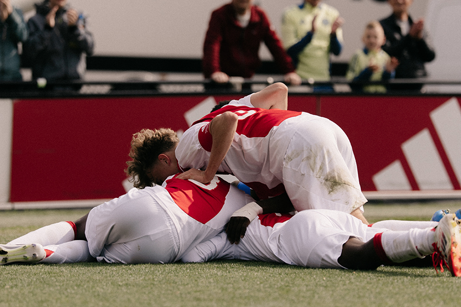 Ajax PSG 15