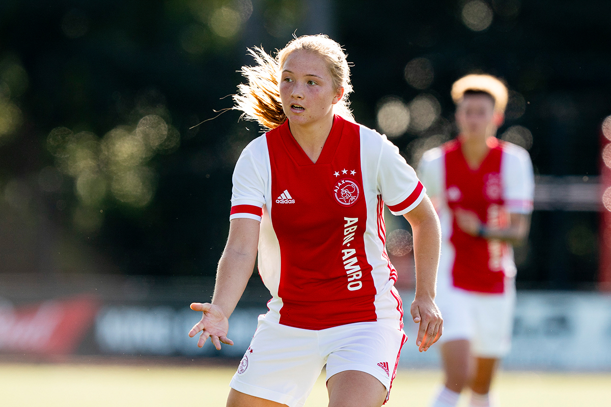 Jonna Van De Velde100 21